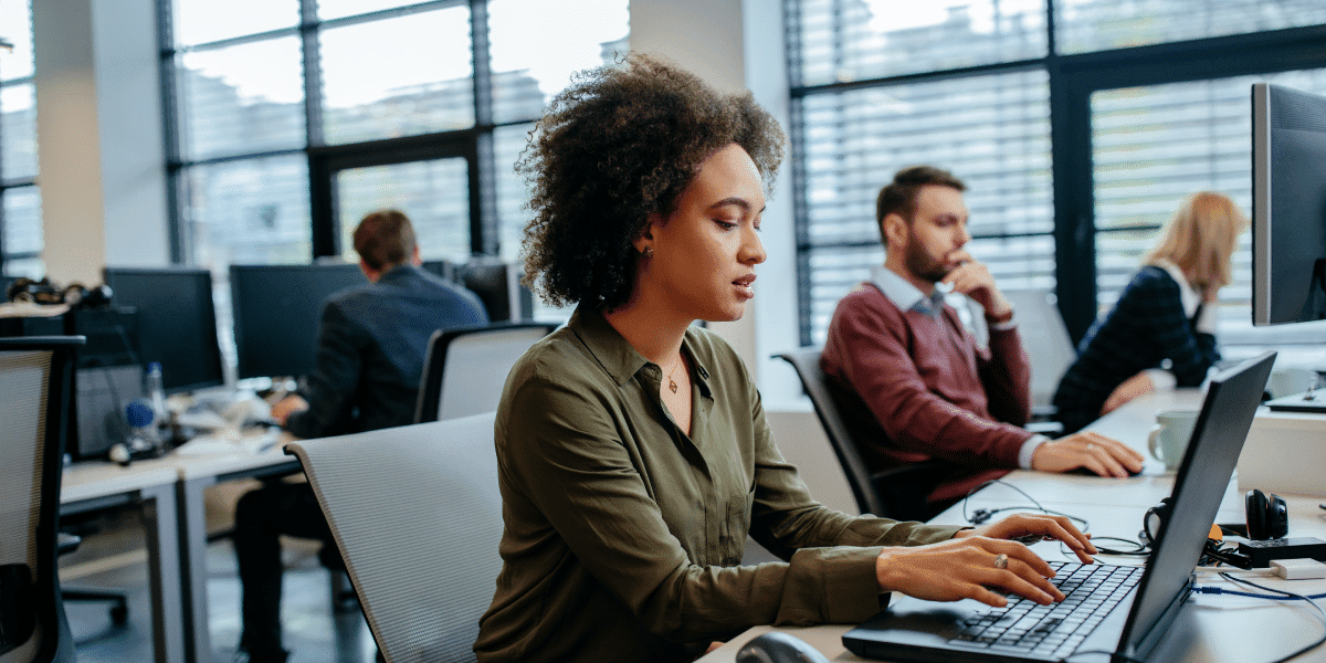 hourly workers on computers